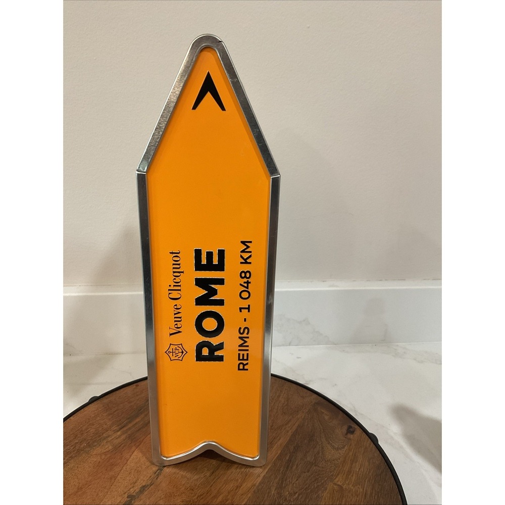 Limited Edition VEUVE CLICQUOT Destination ROME Arrow Presentation Box Tin Empty